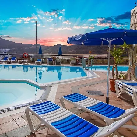 New Renovated Family Above Swimming Pool