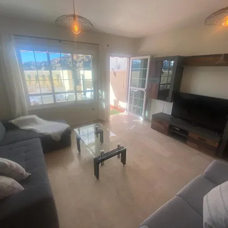Apartment New Renovated Family Above Swimming Pool *