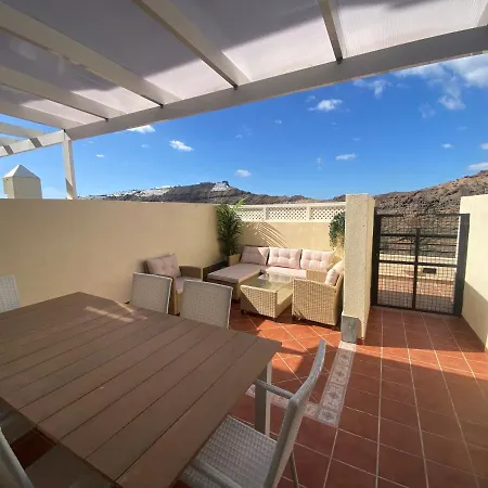 New Renovated Family Above Swimming Pool * Puerto Rico (Gran Canaria)