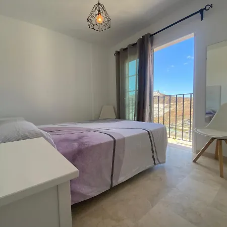 Apartment New Renovated Family Above Swimming Pool *