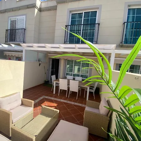 Apartment New Renovated Family Above Swimming Pool *