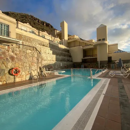 New Renovated Family Above Swimming Pool