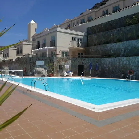 New Renovated Family Above Swimming Pool