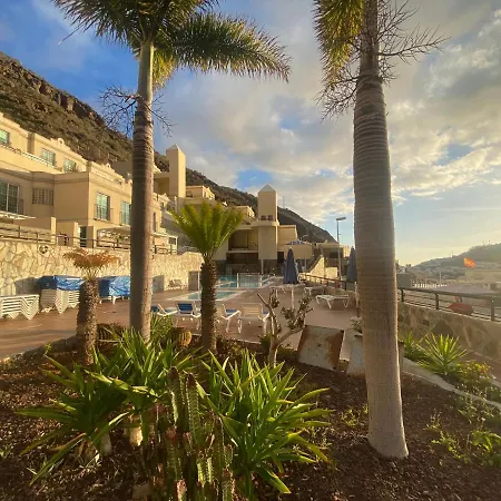 New Renovated Family Above Swimming Pool